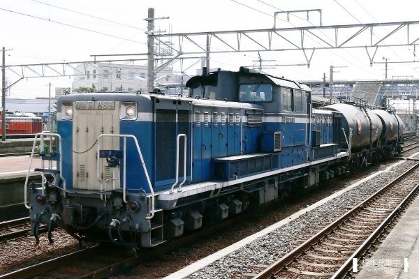 DD51形ディーゼル機関車 DD51 889/2006-03-14 富田