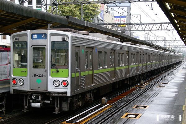 東京都交通局10-000形 10-220F/2006-09-01 調布