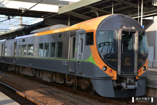 8600系電車 E1編成 半室グリーン車8701 2018-01-20 松山
