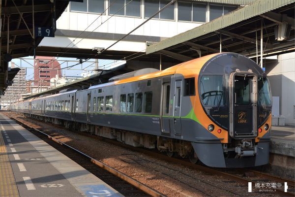 8600系電車 E1編成 手前3両がE1編成 2018-01-20 松山